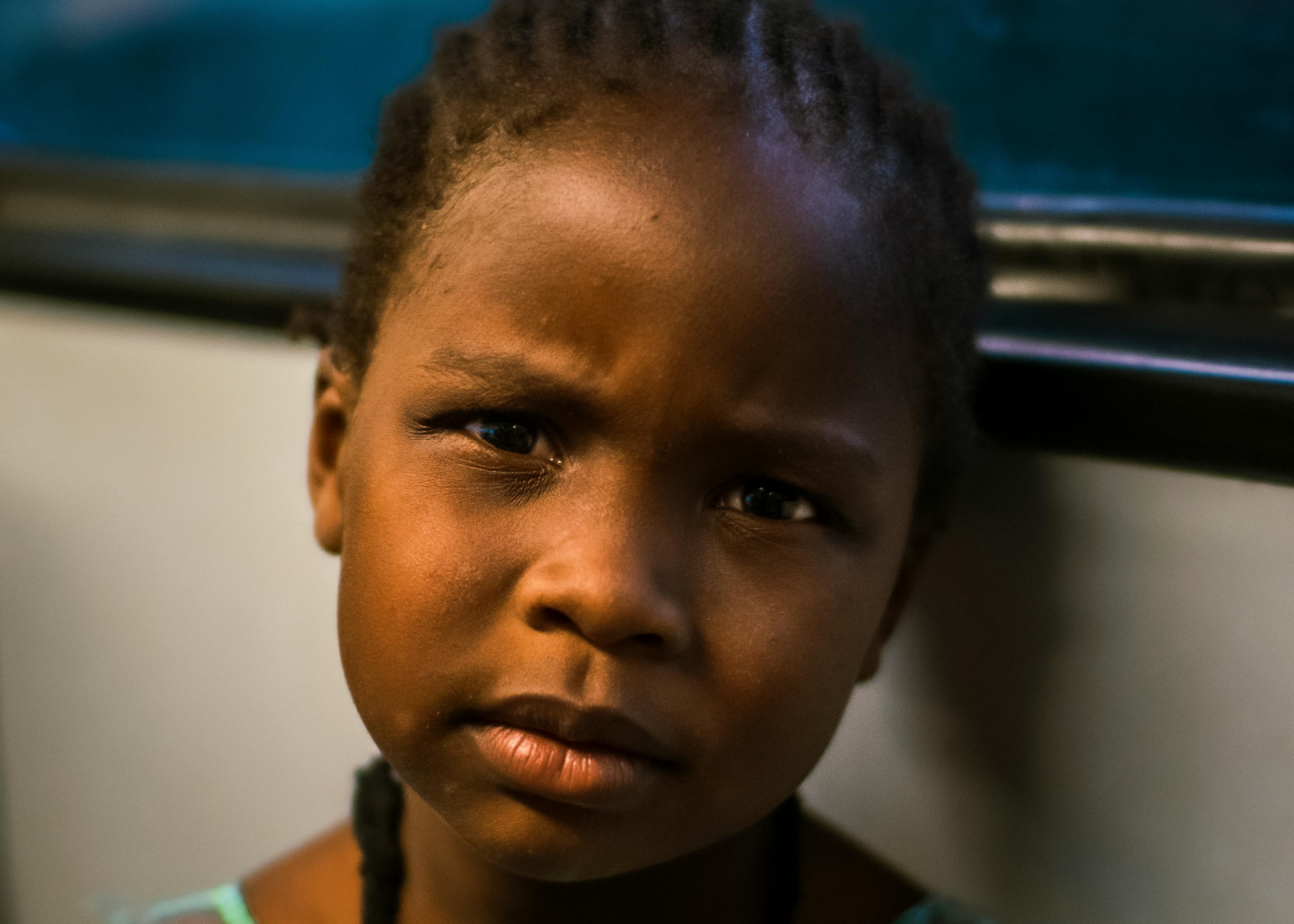 铁轨上的夏天海报图